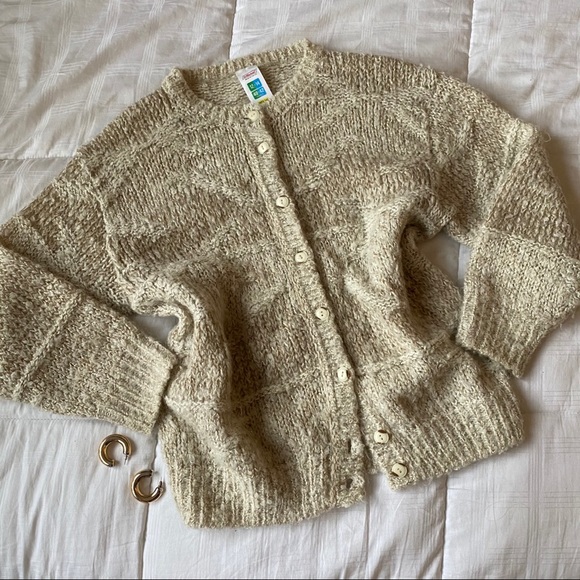 Vintage Knit Creamy Cardigan - Picture 4 of 11